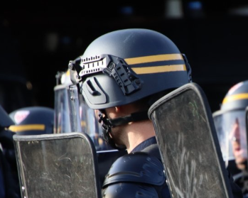 Casque de maintien de l’ordre
